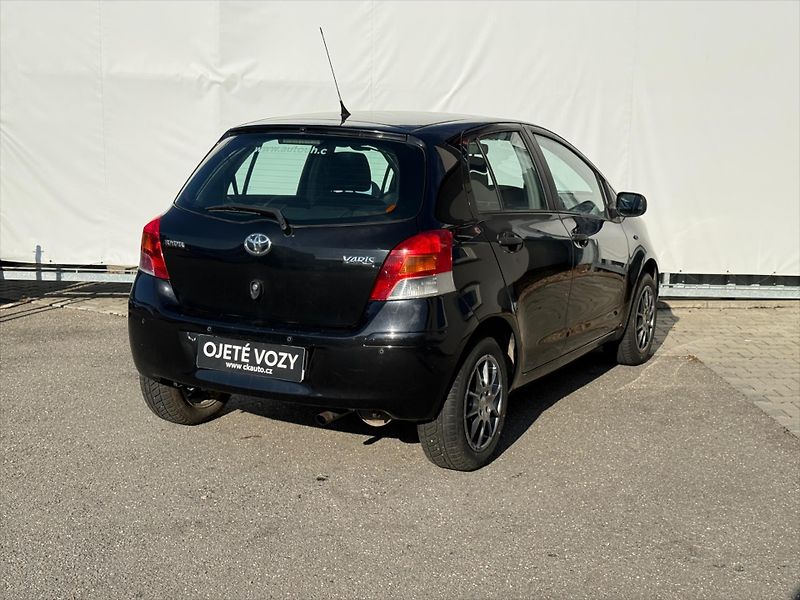 Toyota Yaris 1,3 Terra Cool - fotka 4 z 13