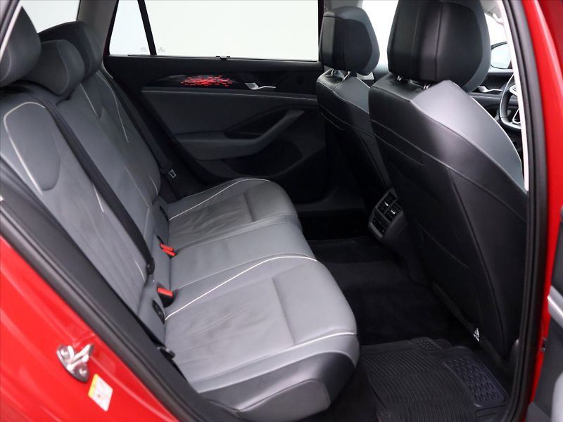 Volkswagen Passat 2,0 TDI 110kW DSG Elegance - fotka 13 z 39
