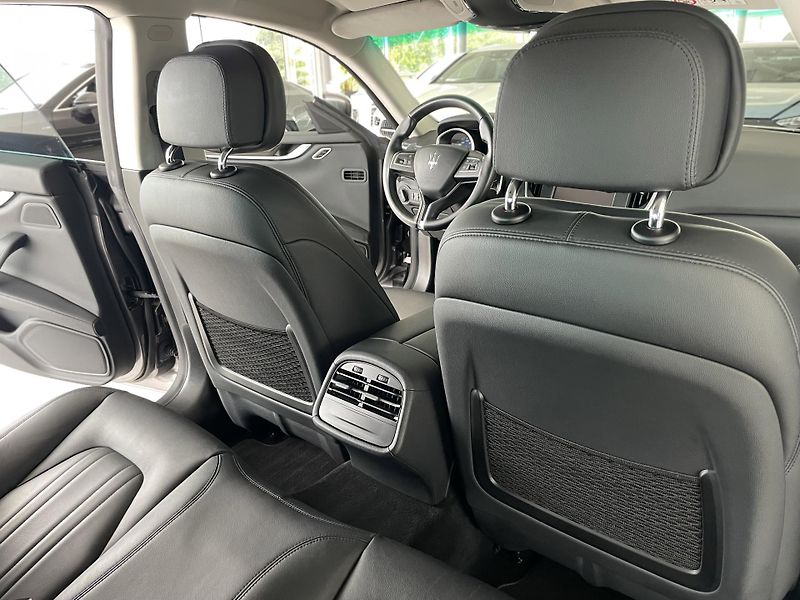 Maserati Ghibli SQ4 302kW*V6*KeyLess*TopStav - fotka 17 z 38