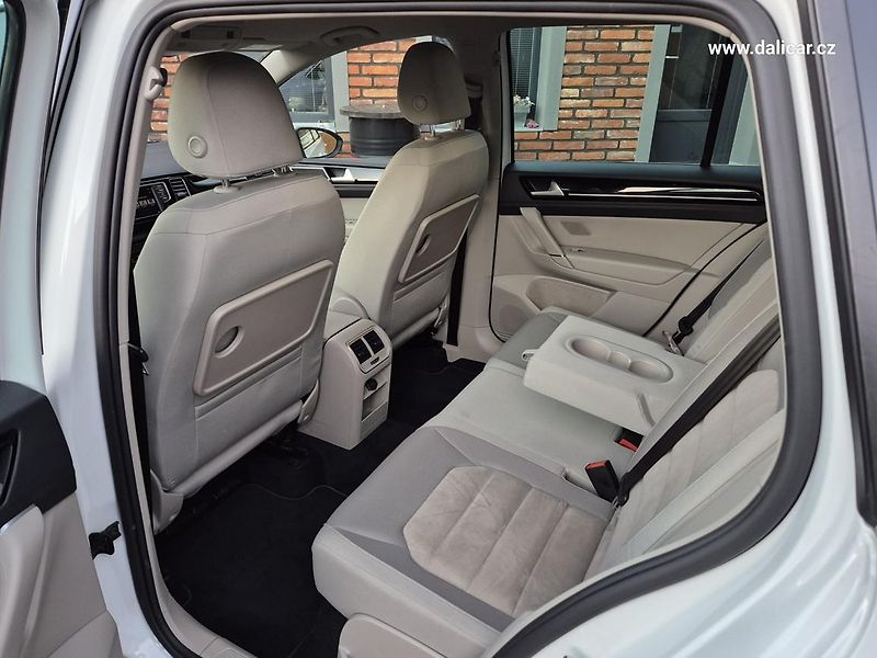 Volkswagen Golf Sportsvan (2016) 2.0TDi 110KW Highline původ ČR - fotka 37 z 51