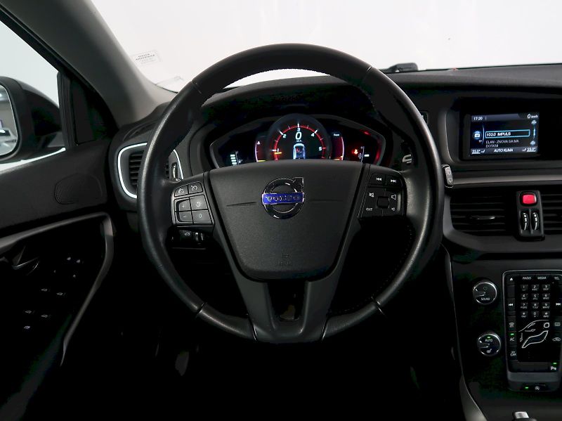 Volvo V40 (2016) 2.0D 88KW - fotka 20 z 26