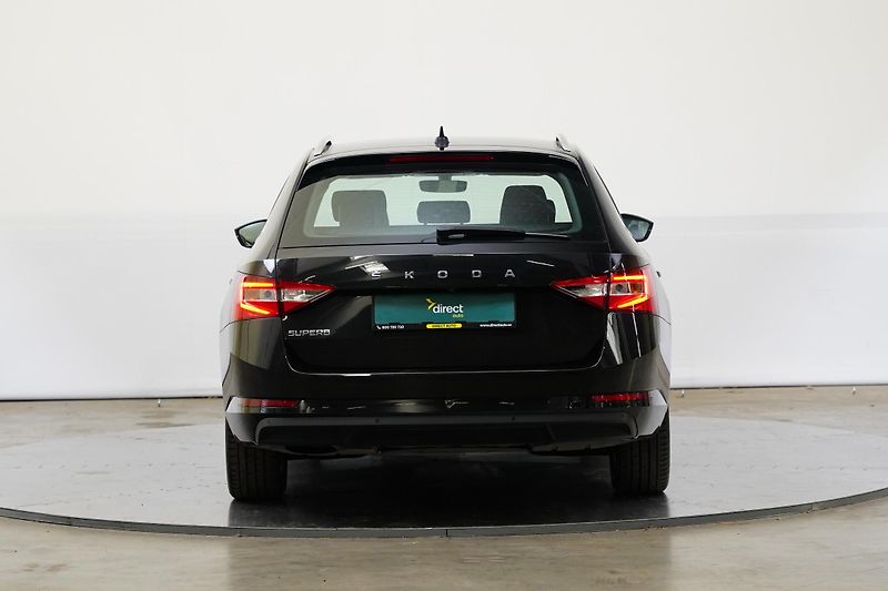 Škoda Superb - fotka 6 z 26