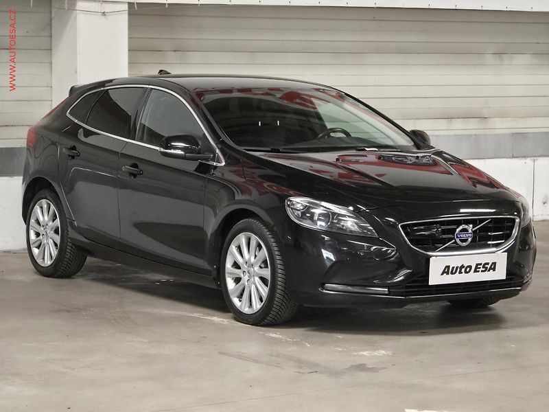 Volvo V40 (2015) 2.0d, Xenon, AC - fotka 1 z 16