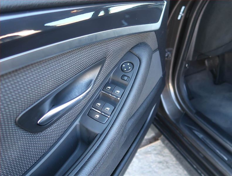 BMW Řada 5 (2016) 520d xDrive, 4X4, Automat - fotka 17 z 20