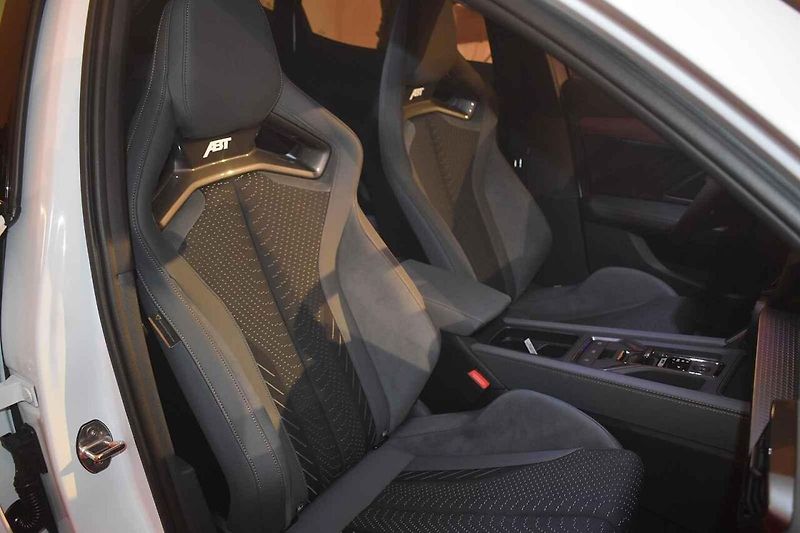 Trojice vozů Cupra, pro které jsou nyní k dispozici kity ABT.