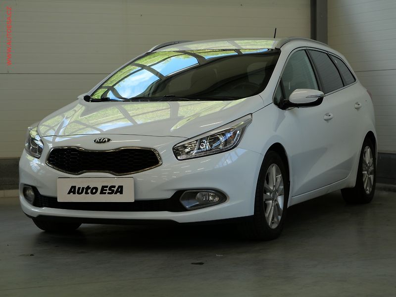 Kia Ceed (2013) 1.6GDi, ČR, AC, park.čidla - fotka 3 z 22
