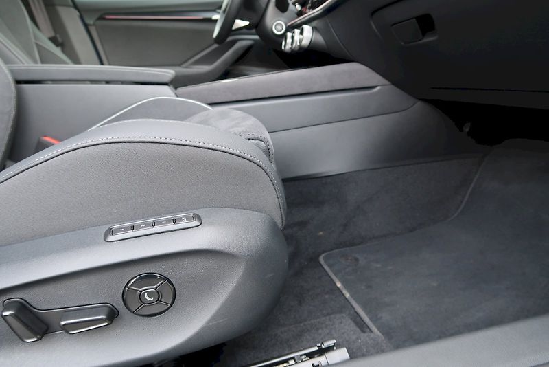 Škoda Superb (2025) Combi SportLine 1,5TSi/150kW D - fotka 14 z 32