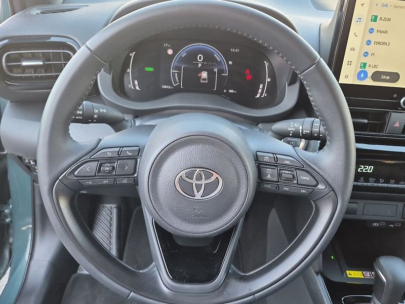 Toyota Yaris Cross 1,5 HEV FWD Style 96 kW - fotka 13 z 24