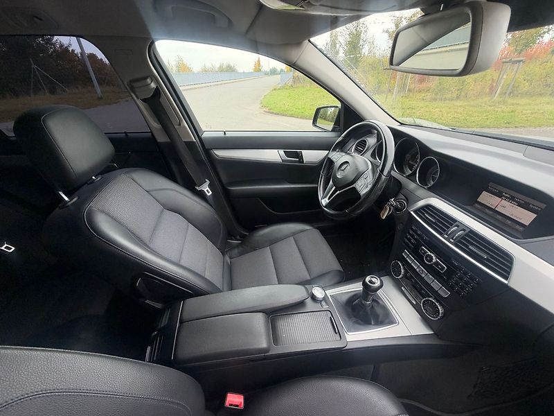 Mercedes-Benz Třídy C Kombi 125 kW diesel  142000 KM - fotka 12 z 18