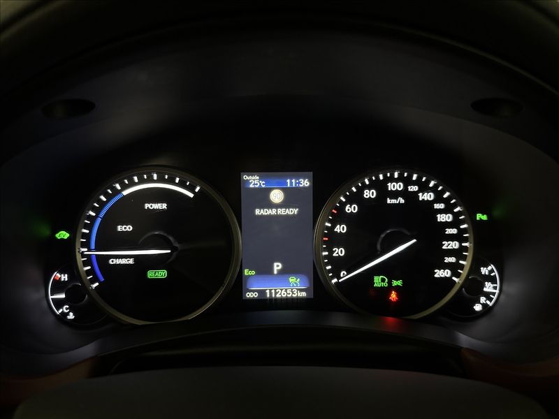 Lexus NX 300h 2,5   Hybrid Luxury LED Assist - fotka 25 z 47