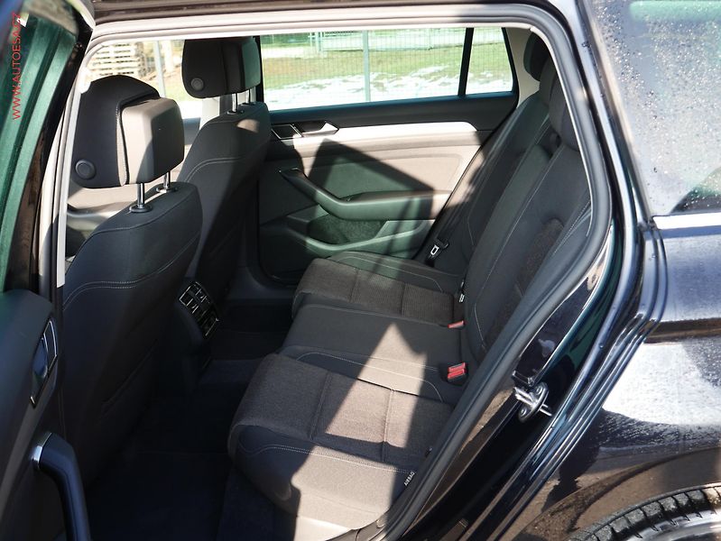 Volkswagen Passat (2018) 2.0 TDi, Comfortline, DSG - fotka 10 z 19