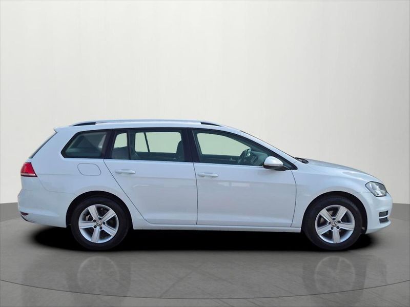 Volkswagen Golf 1,6 TDI DSG COMFORTLINE ČR - fotka 8 z 23