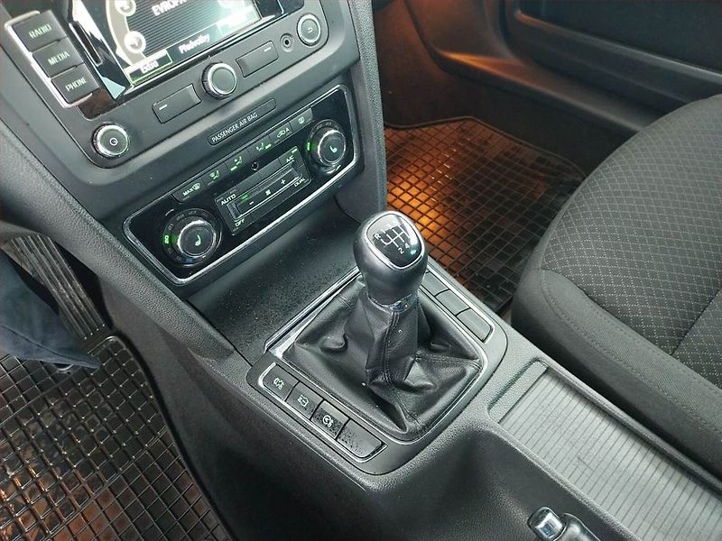 Škoda Superb (2015) Comfort 2.0 TDI, Navi, Xenony - fotka 13 z 21