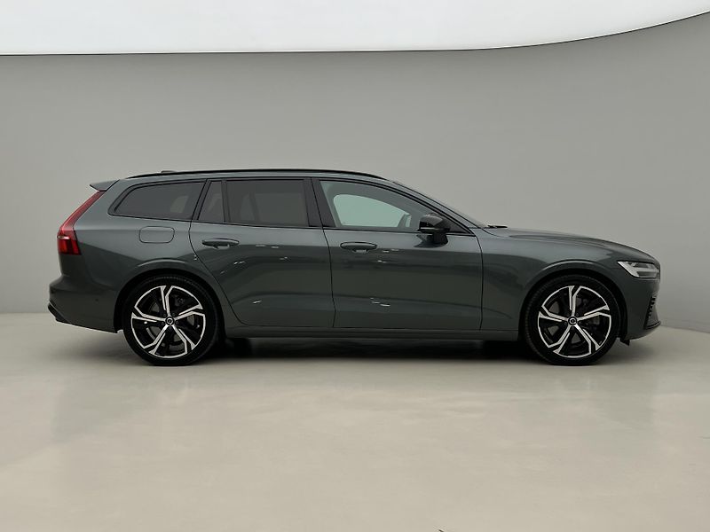 Volvo V60 T6 AWD DARK PLUS 1. maj. - fotka 9 z 49