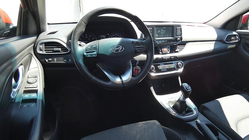 Hyundai i30 Kombi 1,0 T-GDI Trikolor - fotka 5 z 22