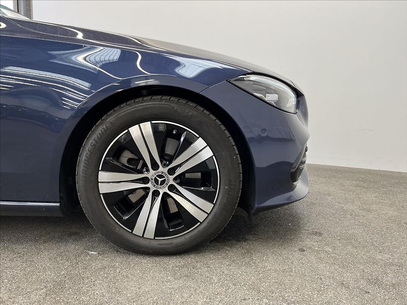 Mercedes-Benz Třídy C 300 4MATIC kombi - fotka 22 z 22