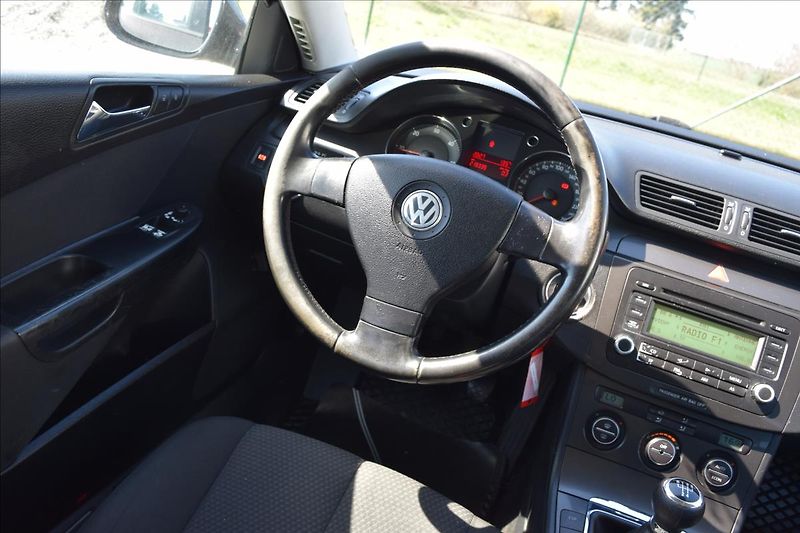 Volkswagen Passat 1,9 TDI 77KW KLIMA 1XMAJITEL - fotka 30 z 46