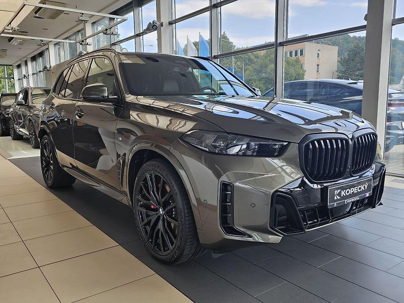 BMW X5 xDrive40d - fotka 3 z 36