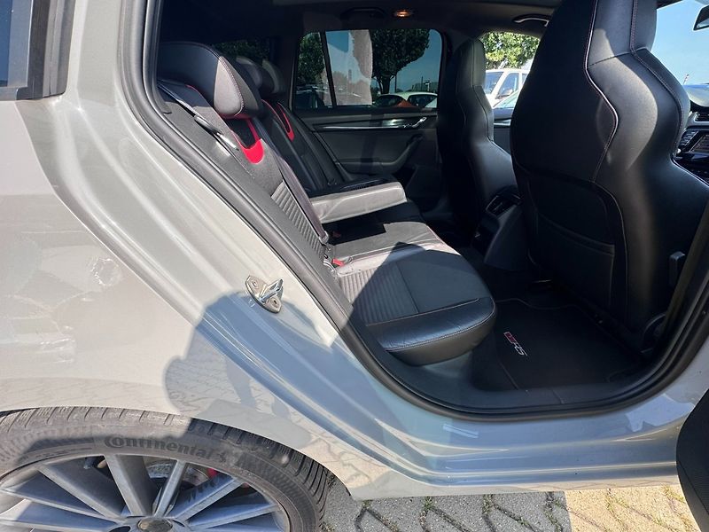 Škoda Octavia (2013) RS 2,0 TDI 135 KW DSG - fotka 37 z 47