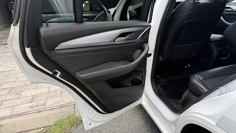 BMW X3 (2019) BMW X3 xDrive 20d po 1.majitel - fotka 16 z 37