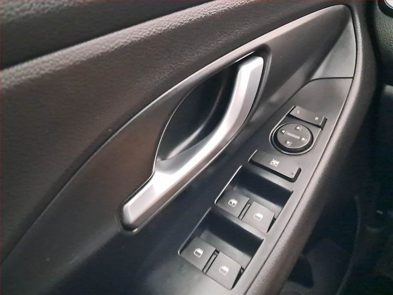 Hyundai i30 (2018) 1.0 T-GDI, Serv.kniha - fotka 15 z 16