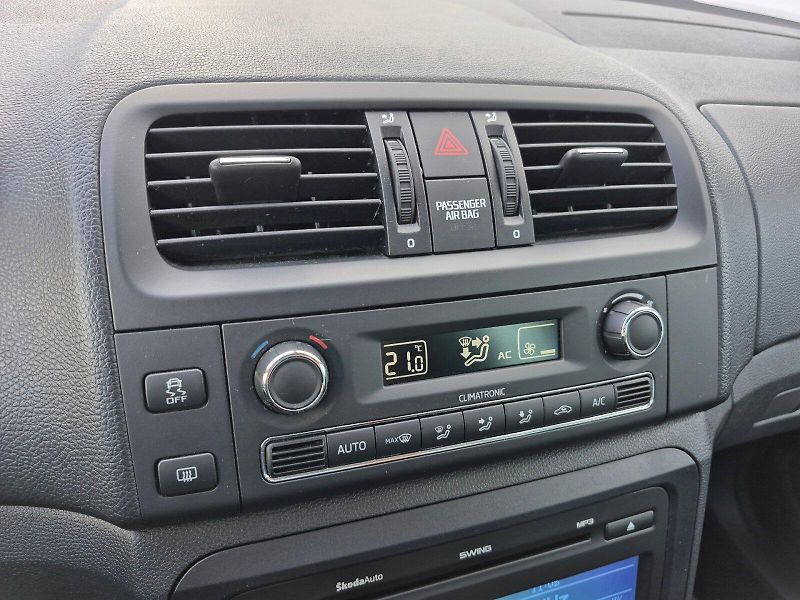 Škoda Roomster (2012) Scout 1.6 TDI 66 kW - fotka 16 z 23