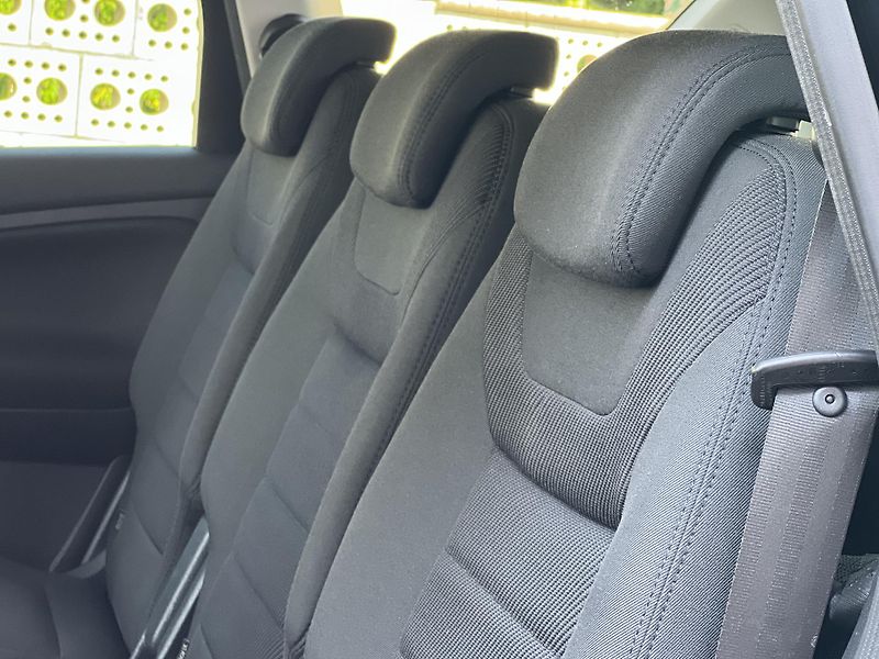 Ford S-MAX 2.2TDCi AUTOMAT NAVI KLIMA - fotka 27 z 44