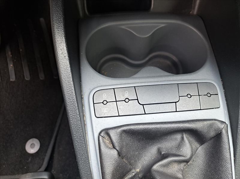 Seat Ibiza 1,2 i - fotka 23 z 41