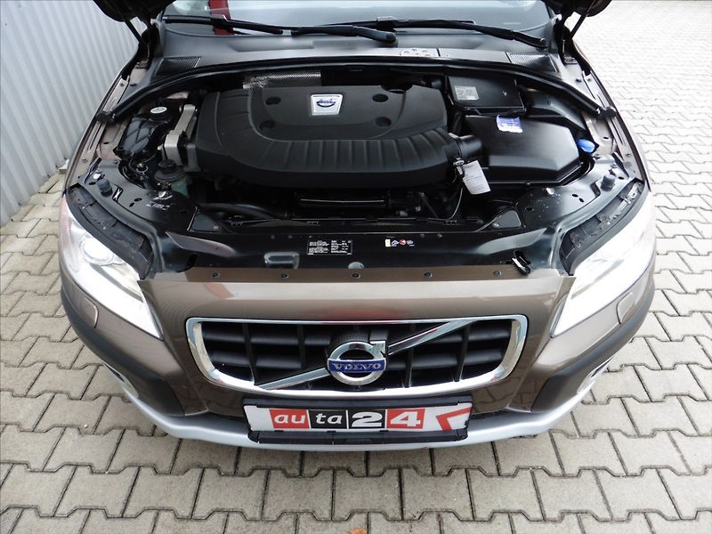 Volvo XC70 2,4 D Summum AWD, Navi... - fotka 13 z 16