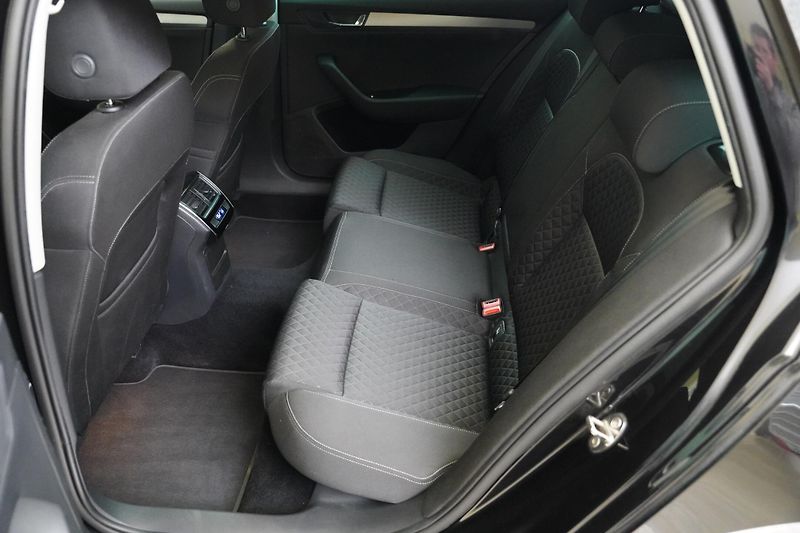 Škoda Superb - fotka 25 z 27