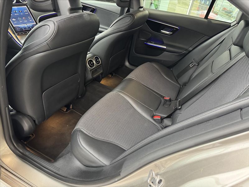 Mercedes-Benz Třídy C C 220d - fotka 23 z 30