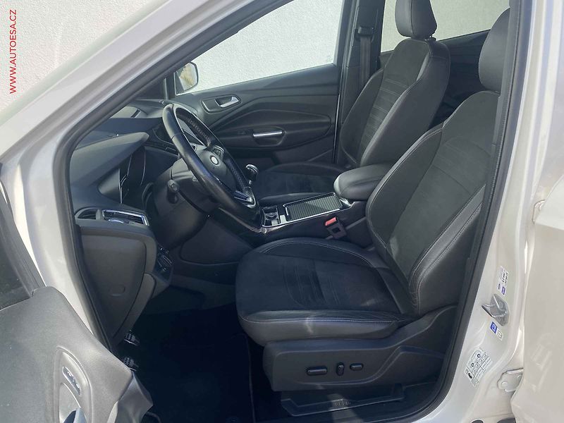 Ford Kuga (2017) 2.0 TDCi, ST-Line, TZ, panor - fotka 9 z 18