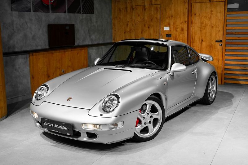 Porsche 911 Turbo - fotka 4 z 35