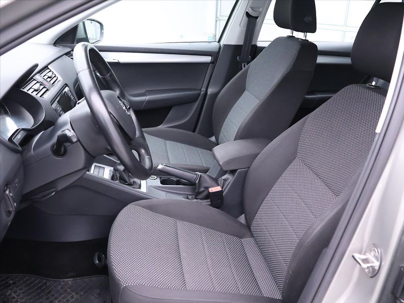 Škoda Octavia 1,6 TDI Ambition Klima Tempoma - fotka 11 z 28