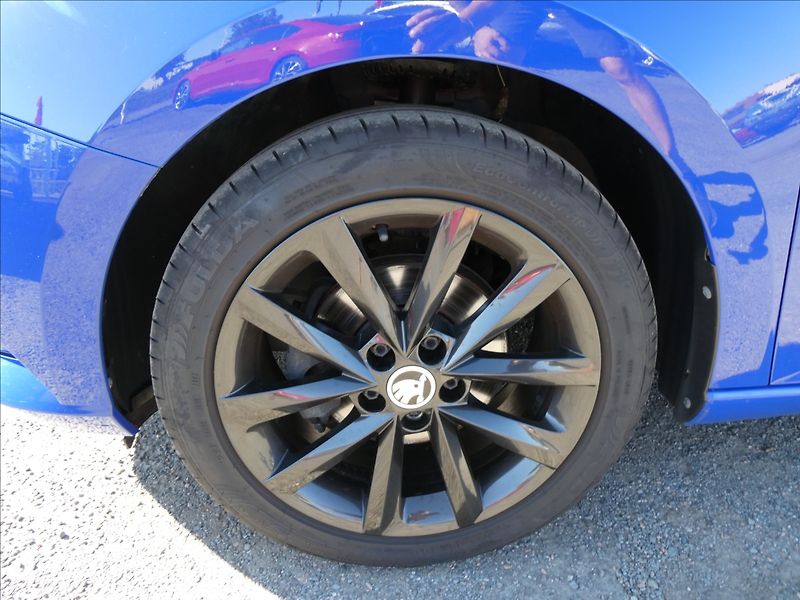 Škoda Fabia 1,0 TSi 70kW BLACK,2x kola,ČR - fotka 17 z 39