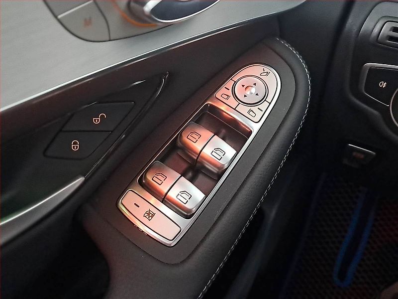 Mercedes-Benz GLC (2023) 300 4MATIC - fotka 19 z 20