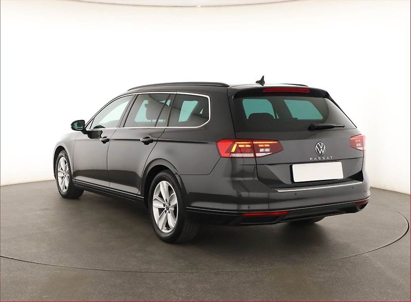 Volkswagen Passat (2022) 2.0 TDI, Automat, Navi - fotka 4 z 20
