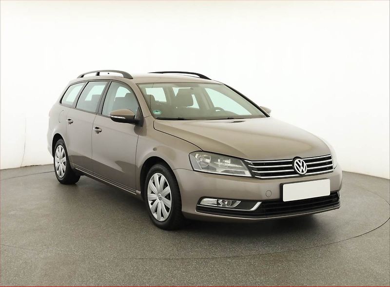 Volkswagen Passat (2012) 1.6 TDI, Navi, Tempomat - fotografie inzerátu