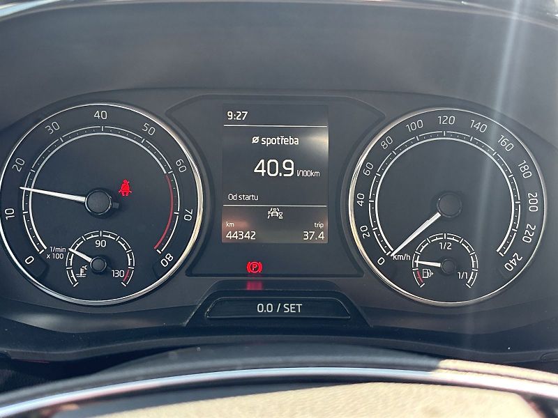 Škoda Fabia (2021) 1.0 TSI Ambition + - fotka 6 z 26