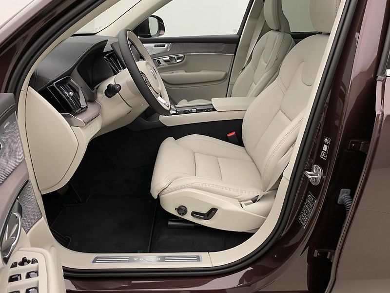 Volvo XC90 (2026) B5 AWD AUT BRIGHT ULTRA 7míst - fotka 3 z 74