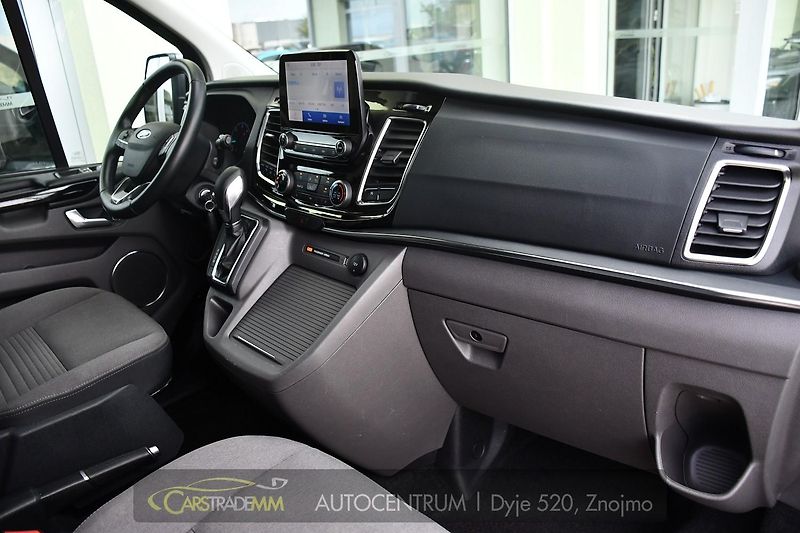 Ford Tourneo Custom 2.0EcoBlue 8.MÍST TITANIUM - fotka 14 z 43