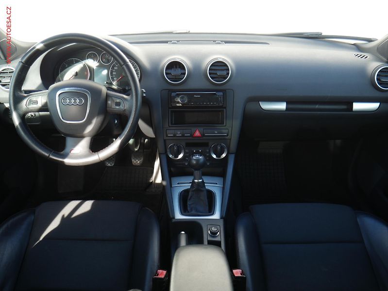 Audi A3 (2008) 2.0 TDI, S-line, xenon - fotka 8 z 15
