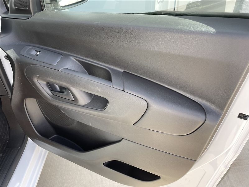 Toyota ProAce 1,5 D 75KW ČR.1.MAJITEL - fotka 14 z 16