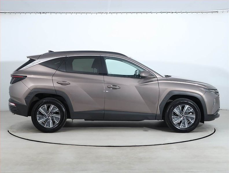 Hyundai Tucson (2022) 1.6 T-GDI HEV - fotka 6 z 22