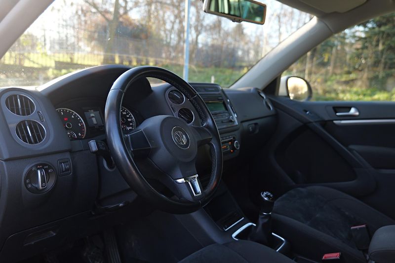Volkswagen Tiguan TDI 4MOTION Bi-Xenon Alcantara - fotka 12 z 31