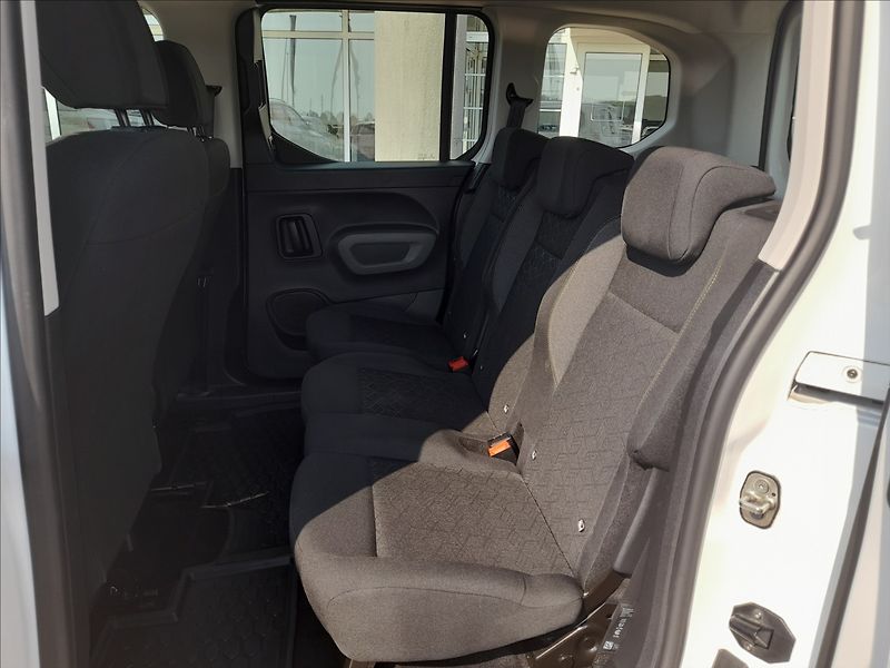 Peugeot Rifter 1,5 BlueHDi Active - fotka 18 z 20