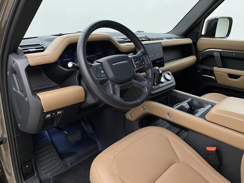 Land Rover Defender 110 D250 X-DYNAMIC SE AWD CZ  - fotka 4 z 50