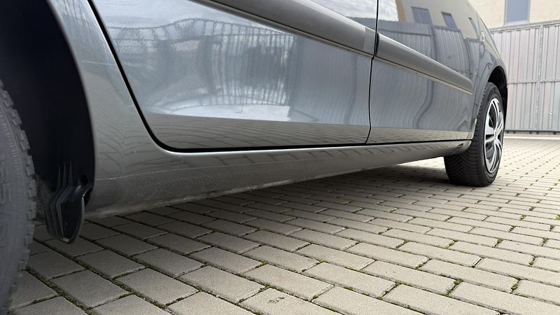 Škoda Fabia (2010) 1.4 16V*63kW*AMBIENTE*PĚKNÁ* - fotka 8 z 21