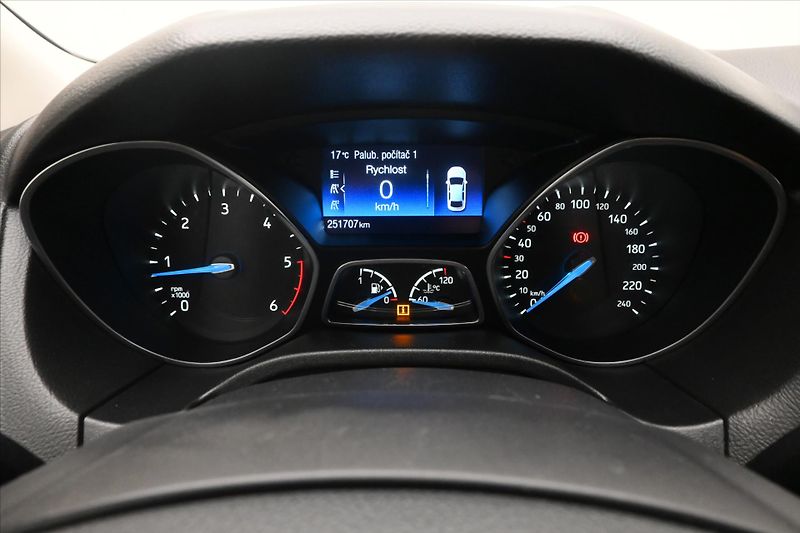 Ford Focus 1,5 TDCi 88 kW - fotka 16 z 28