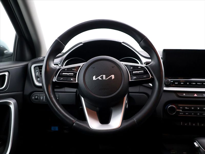 Kia Ceed SW 1,5 T-GDI 117kW GT-Line CZ DPH - fotka 18 z 38